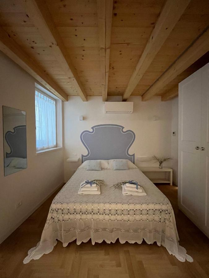 La Piccola Casa Al Lago - Intera Casa Con 3 Camere E 2 Box Salò Eksteriør billede