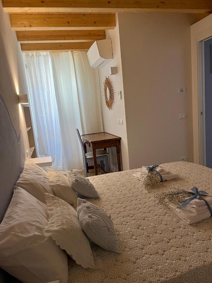 La Piccola Casa Al Lago - Intera Casa Con 3 Camere E 2 Box Salò Eksteriør billede