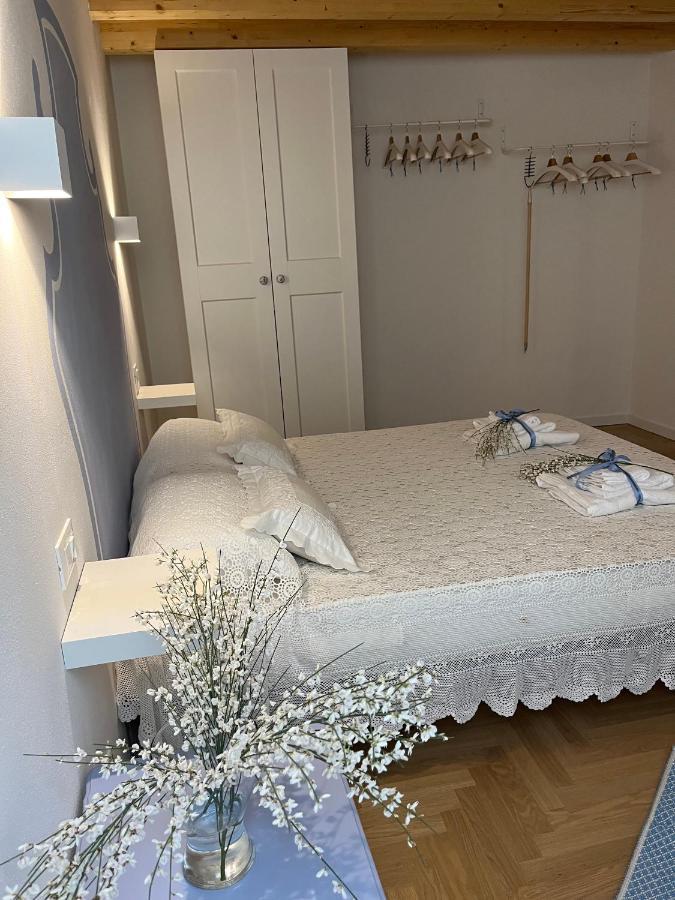 La Piccola Casa Al Lago - Intera Casa Con 3 Camere E 2 Box Salò Eksteriør billede