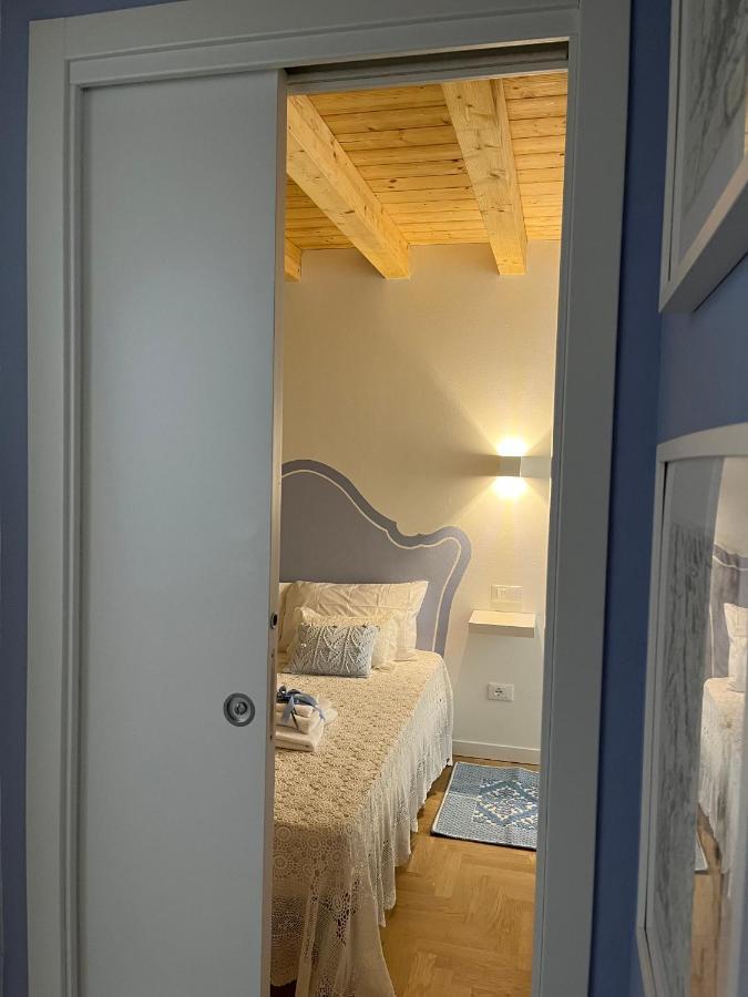 La Piccola Casa Al Lago - Intera Casa Con 3 Camere E 2 Box Salò Eksteriør billede