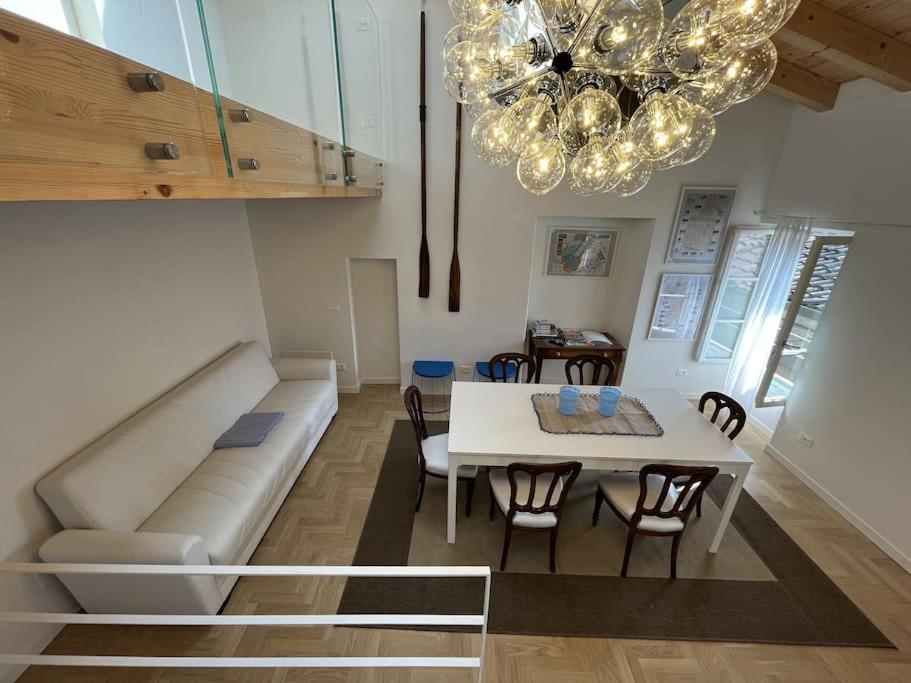 La Piccola Casa Al Lago - Intera Casa Con 3 Camere E 2 Box Salò Eksteriør billede