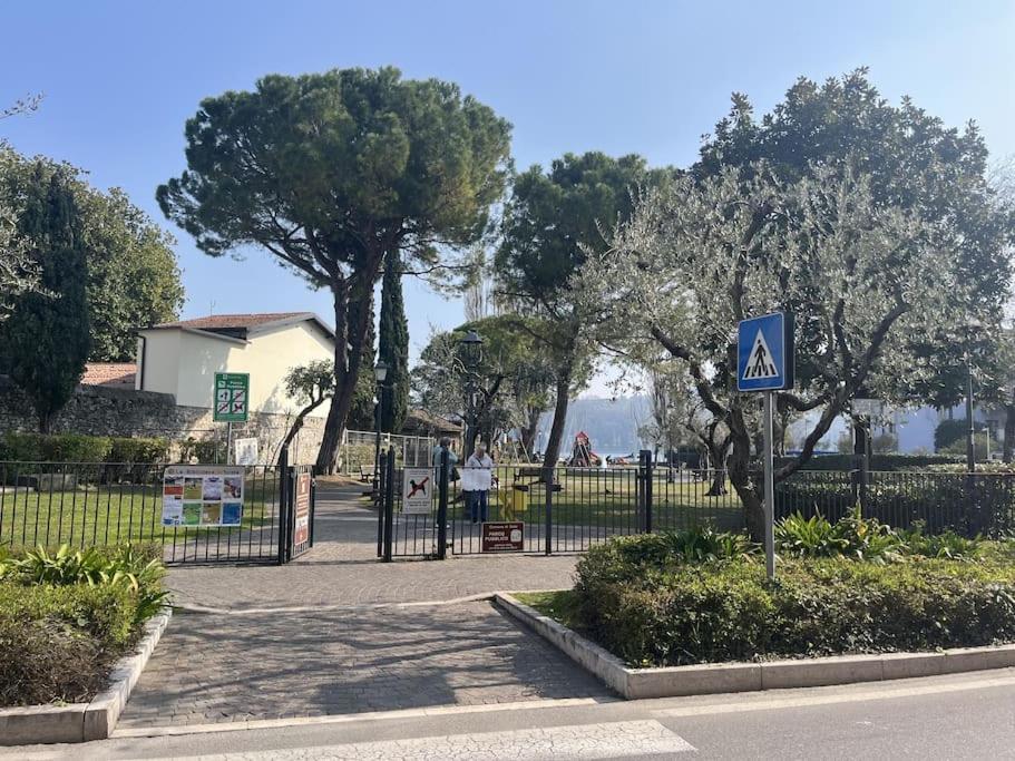 La Piccola Casa Al Lago - Intera Casa Con 3 Camere E 2 Box Salò Eksteriør billede