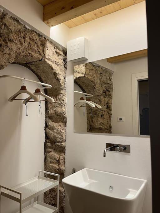 La Piccola Casa Al Lago - Intera Casa Con 3 Camere E 2 Box Salò Eksteriør billede