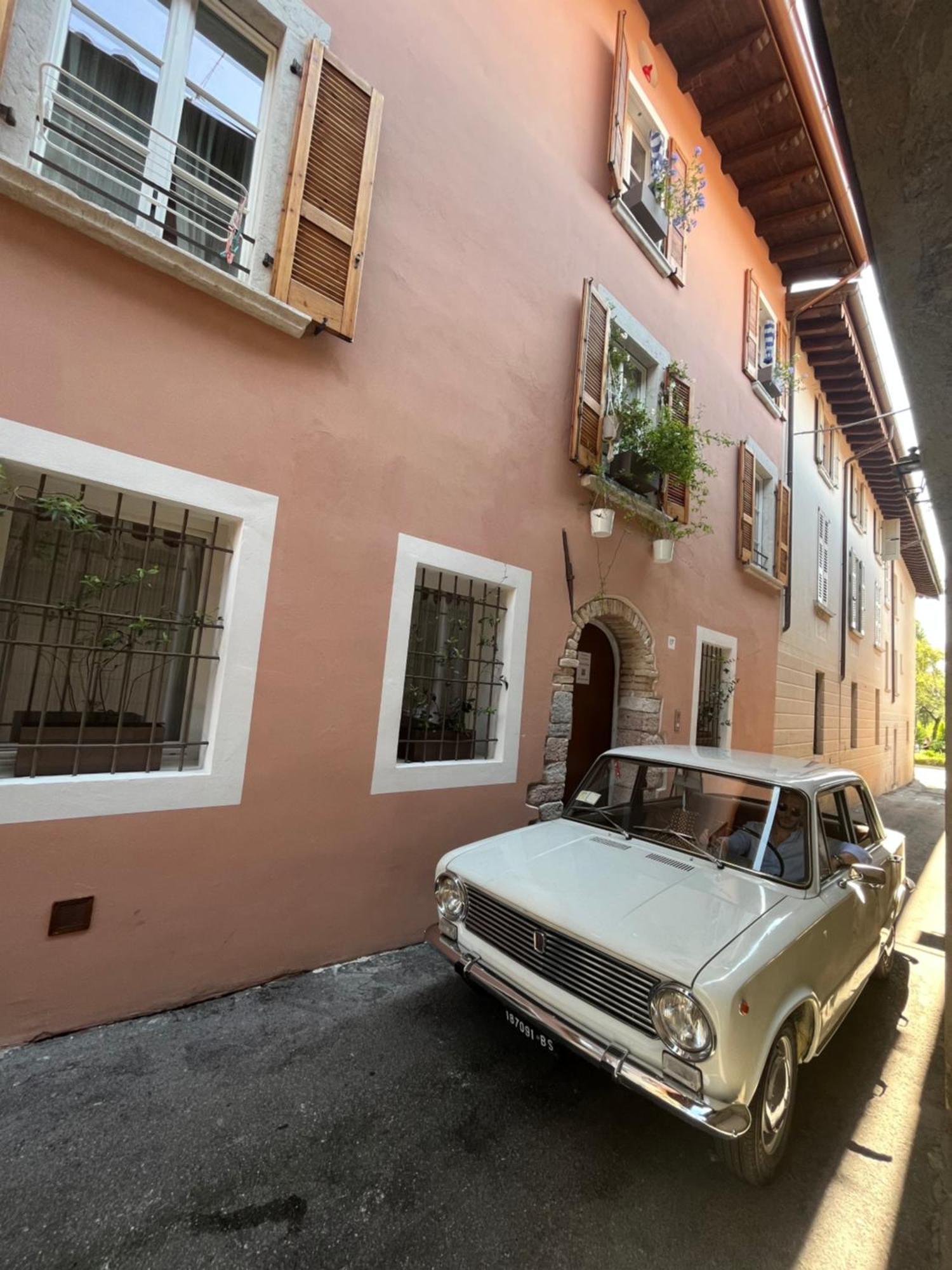 La Piccola Casa Al Lago - Intera Casa Con 3 Camere E 2 Box Salò Eksteriør billede