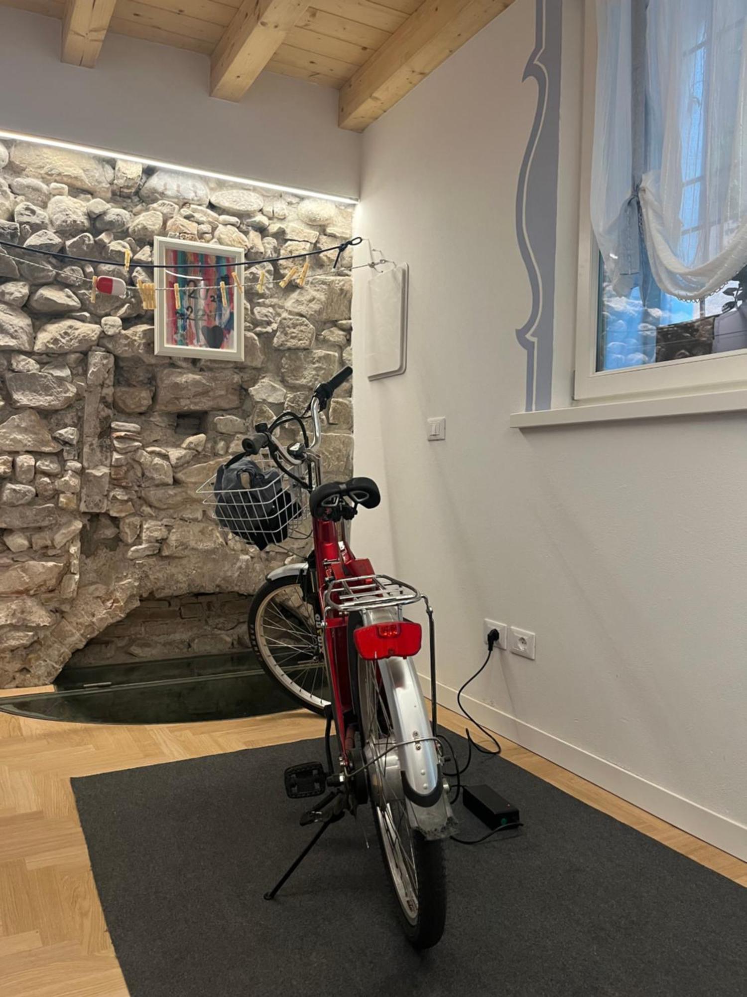 La Piccola Casa Al Lago - Intera Casa Con 3 Camere E 2 Box Salò Eksteriør billede